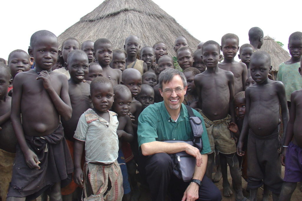 A group of children posing with Doug Lucas